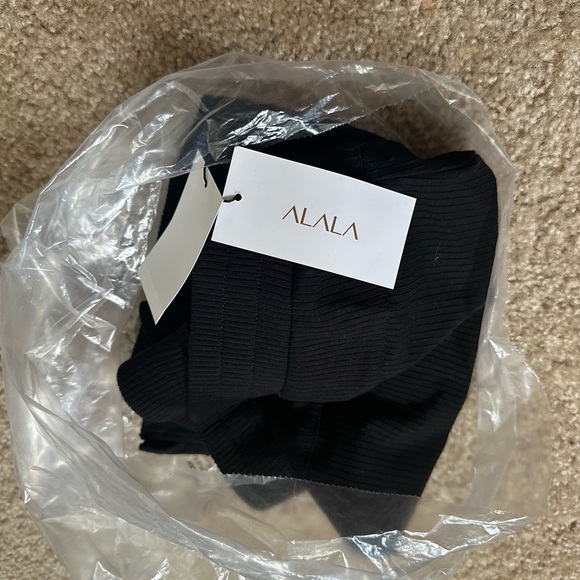 ALALA | Pile Ribbed High Rise Shorts in Black, size L (8) - Picture 4 of 8